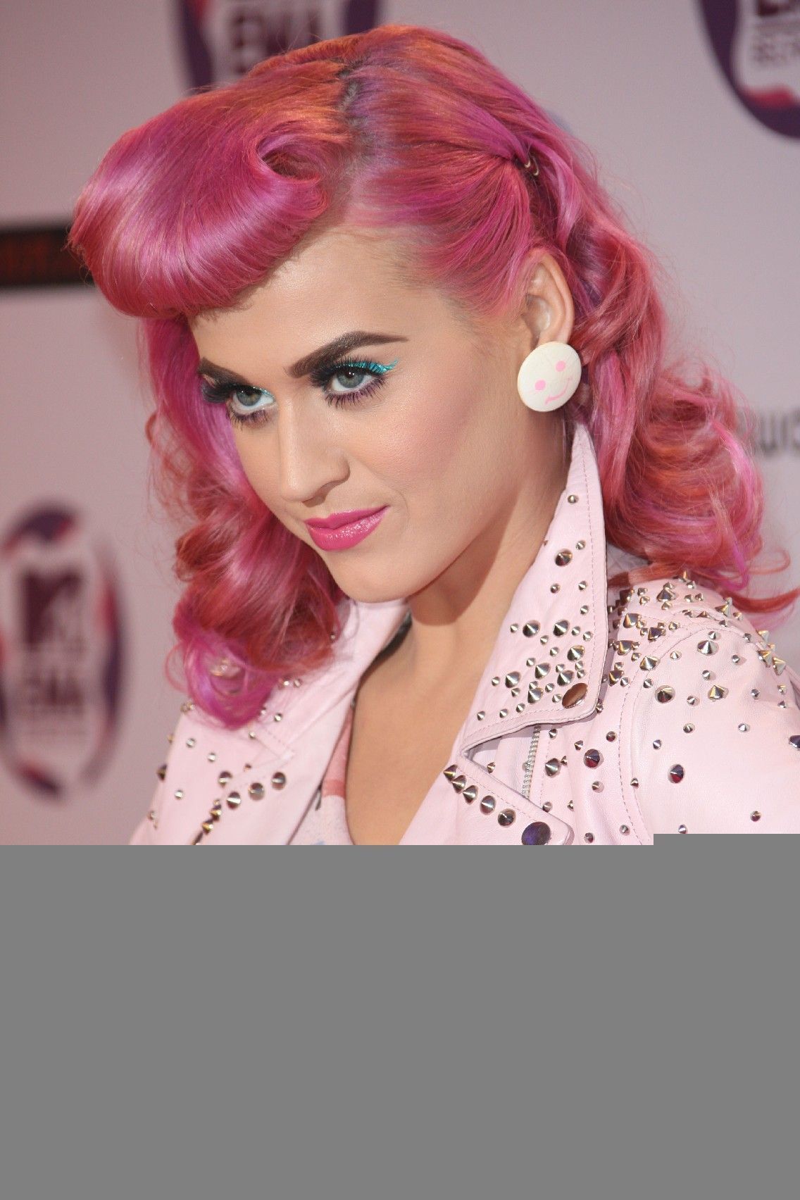 Katy Perry - The MTV Europe Music Awards 2011 (EMAs) held at the Odyssey Arena - Arrivals | Picture 118074